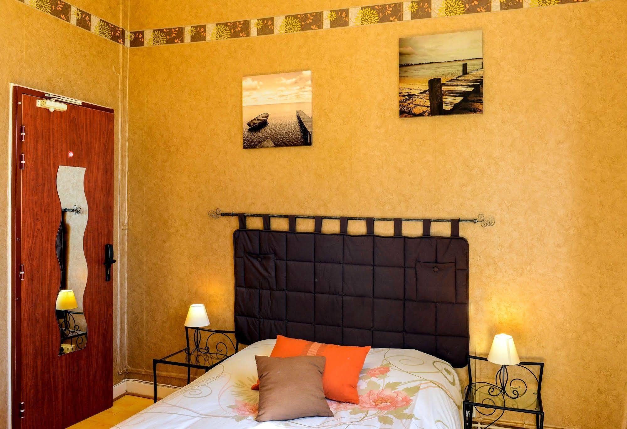Le Castel De Larralde Hotel Assat Buitenkant foto